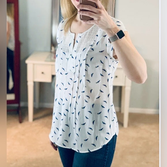 Daniel Rainn Estefany Lace Detail Split Neck Top size S - Picture 4 of 9